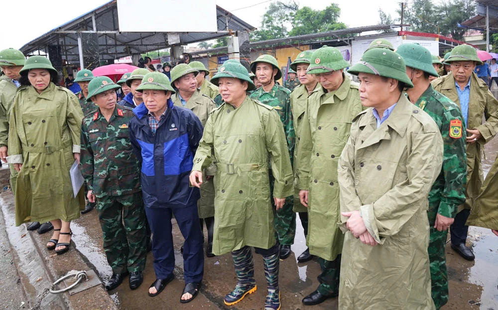 pho-thu-tuong-tran-hong-ha-kiem-tra-cong-tac-phong-chong-bao-so-3-tai-hai-phong-phai-co-co-che-dieu-dong-luc-luong-giua-cac-xa-chi-vien-ngay-lap-tuc-4.jpg