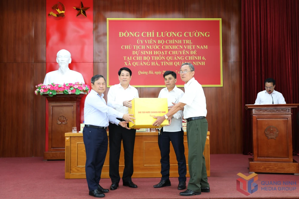 chu-tich-nuoc-du-sinh-hoat-chi-bo-thon-o-quang-ninh-3.jpg