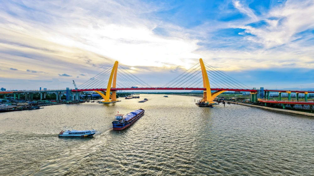 Cầu Máy Chai (cầu Hoàng Gia) là một trong chín công trình, dự án trọng điểm được Hải Phòng khánh thành, khởi công trong dịp này