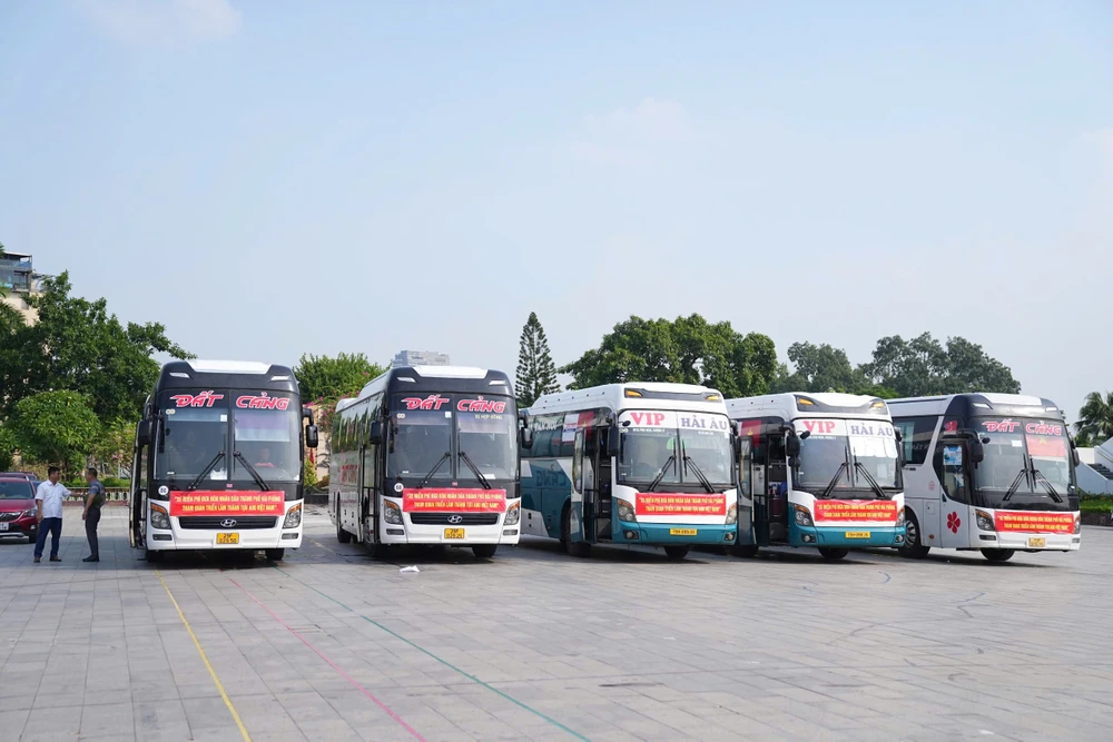 TP Hải Phòng bố trí các chuyến xe miễn phí đưa đón người dân đi Hà Nội tham quan triển lãm thành tựu Đất nước