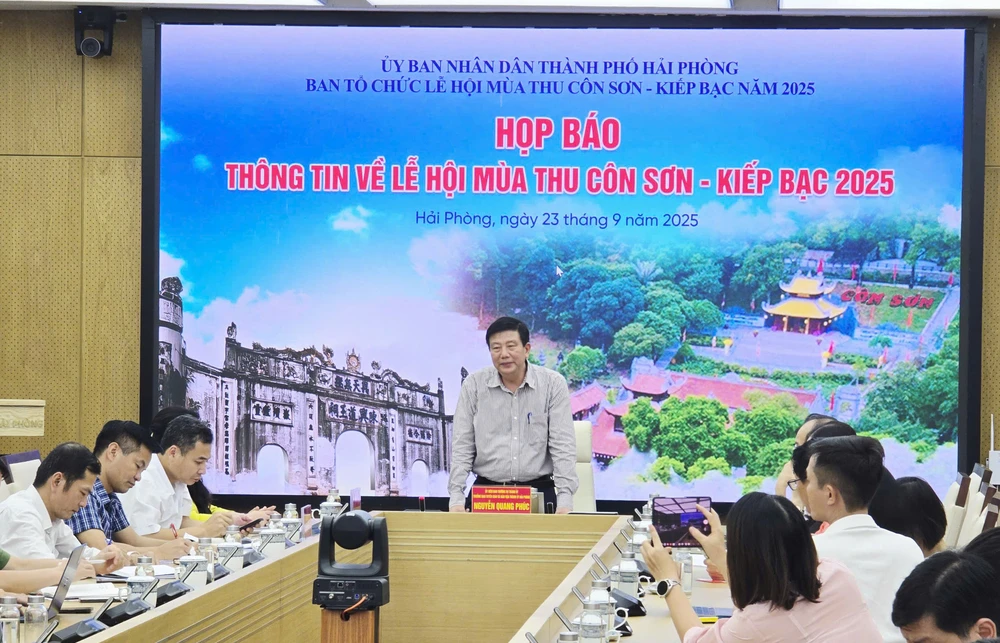 Trưởng Ban Tuyên giáo và Dân vận Thành ủy Hải Phòng Nguyễn Quang Phúc thông tin về Lễ hội mùa Thu Côn Sơn - Kiếp Bạc 2025. Ảnh: NS