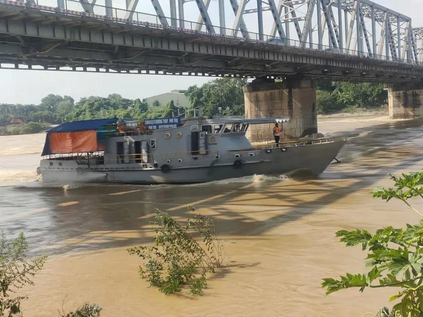 Bộ đề nghị tỉnh Phú Thọ, Bắc Ninh khẩn trương xử lý các sự cố đê khi tình hình lũ còn phức tạp. Trong ảnh: nước sông Lô tại Phú Thọ lên cao