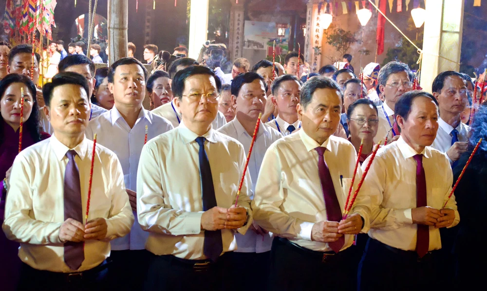 chu-tich-quoc-hoi-khoi-trong-khai-hoi-le-hoi-mua-thu-con-son-kiep-bac-nam-2025-2.jpg