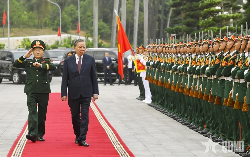 tong-bi-thu-chu-tich-nuoc-to-lam-trao-danh-hieu-anh-hung-luc-luong-vu-trang-nhan-dan-tang-quan-khu-3-5.jpg