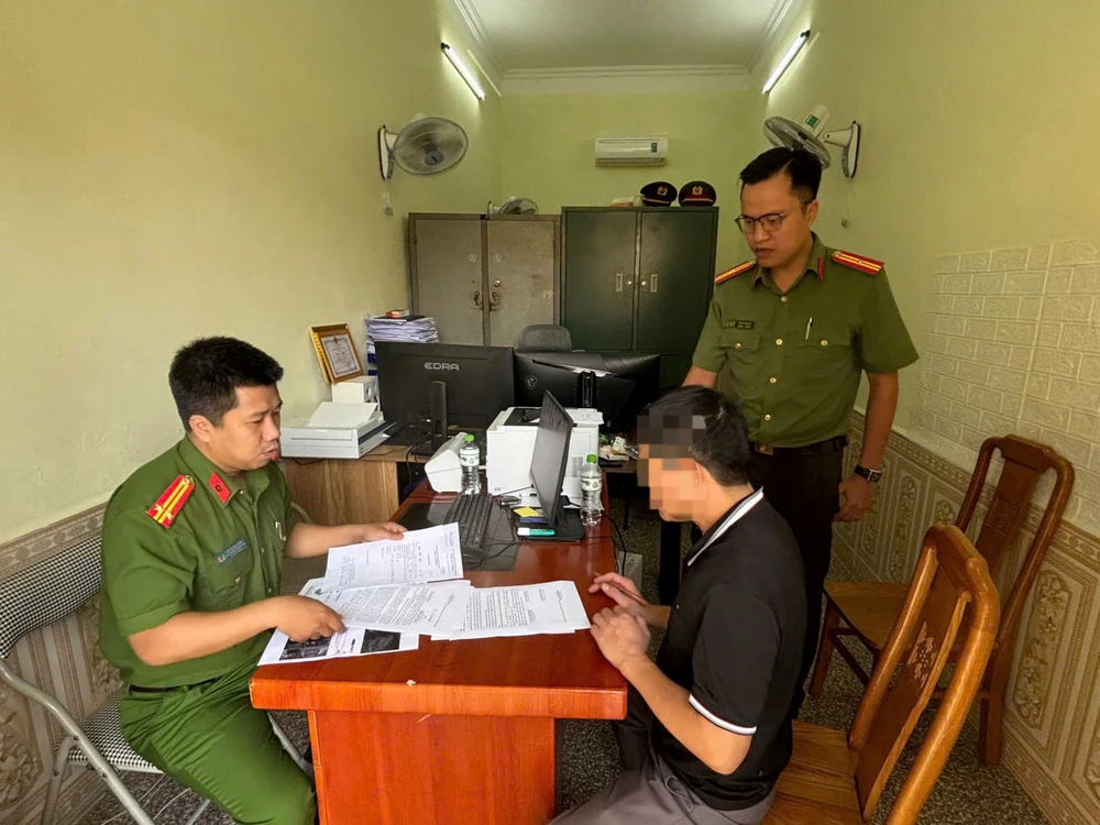dang-binh-luan-cong-kich-xuyen-tac-ve-luc-luong-cong-an-tren-bai-viet-cua-bao-2-nguoi-bi-xu-ly-2.jpg