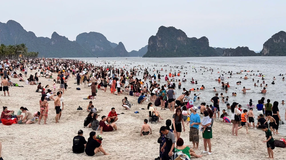du-lich-quang-ninh-hai-phong-boi-thu-dip-nghi-le-1.jpg