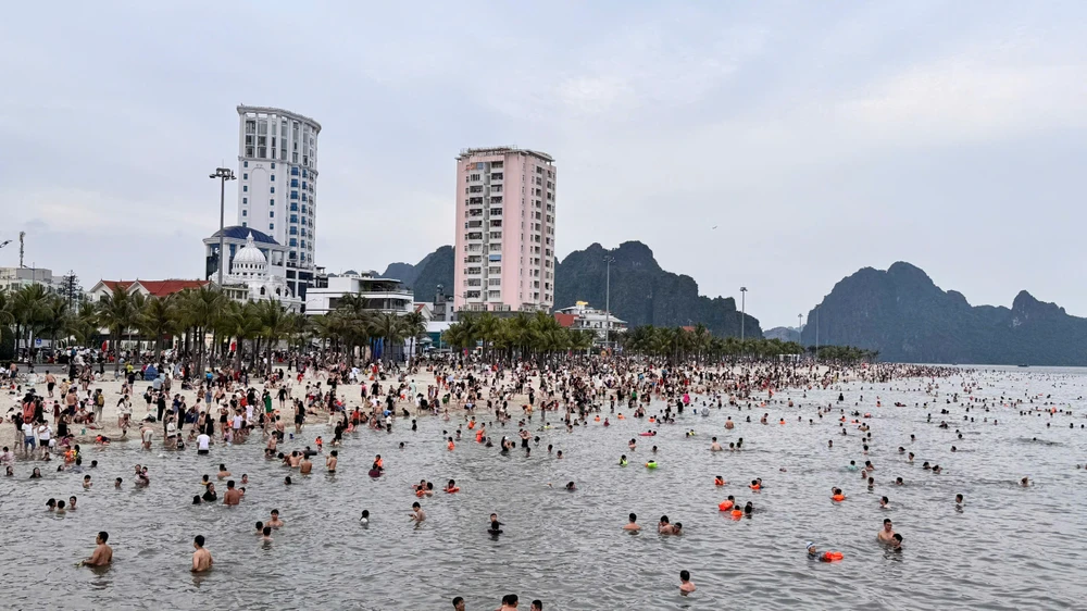 du-lich-quang-ninh-hai-phong-boi-thu-dip-nghi-le-2.jpg