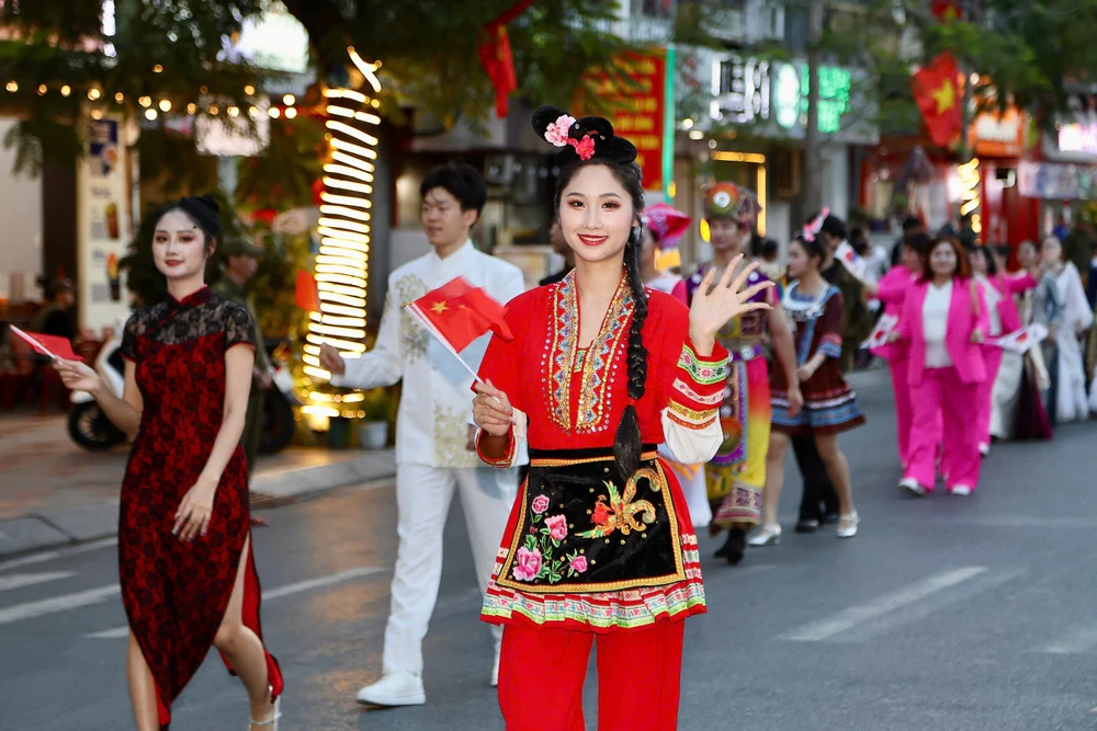 hai-phong-khai-mac-chuoi-hoat-dong-van-hoa-dac-sac-tai-dai-vuon-hoa-trung-tam-thanh-pho-2.jpg