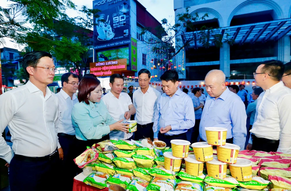 hai-phong-khai-mac-chuoi-hoat-dong-van-hoa-dac-sac-tai-dai-vuon-hoa-trung-tam-thanh-pho-5.jpg