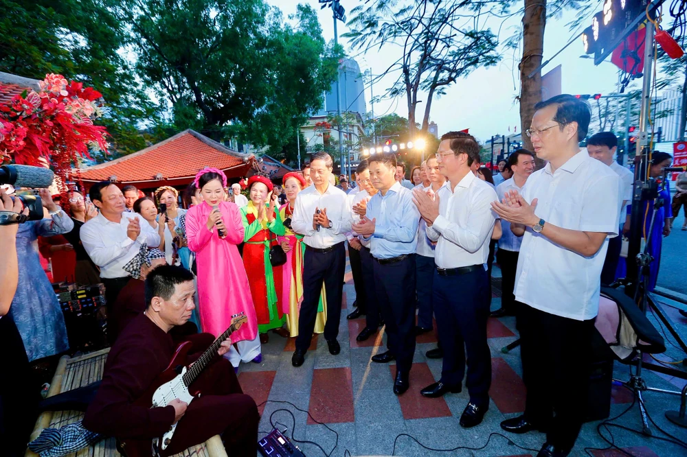 hai-phong-khai-mac-chuoi-hoat-dong-van-hoa-dac-sac-tai-dai-vuon-hoa-trung-tam-thanh-pho-6.jpg