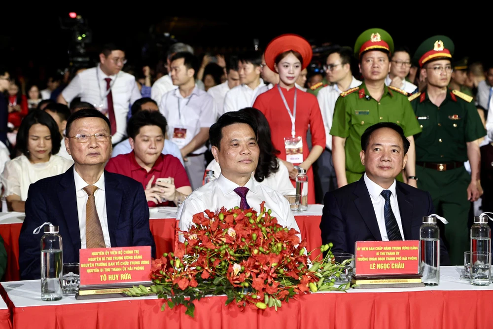 khai-mac-le-hoi-hoa-phuong-do-hai-phong-2026-1.jpg