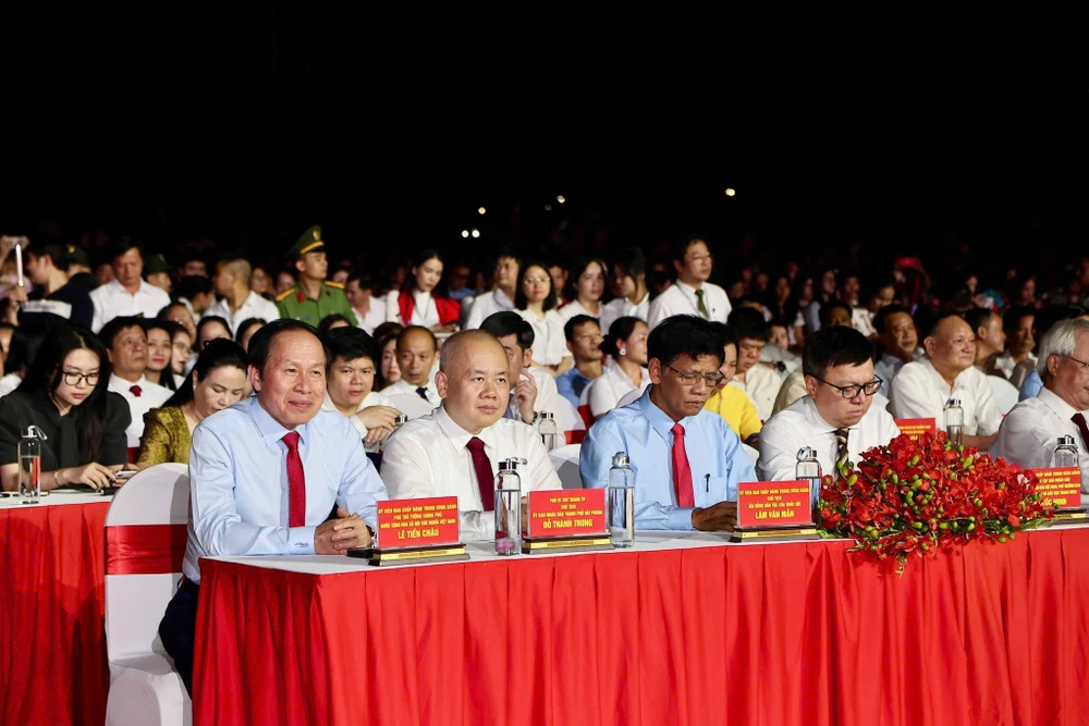 khai-mac-le-hoi-hoa-phuong-do-hai-phong-2026-2.jpg