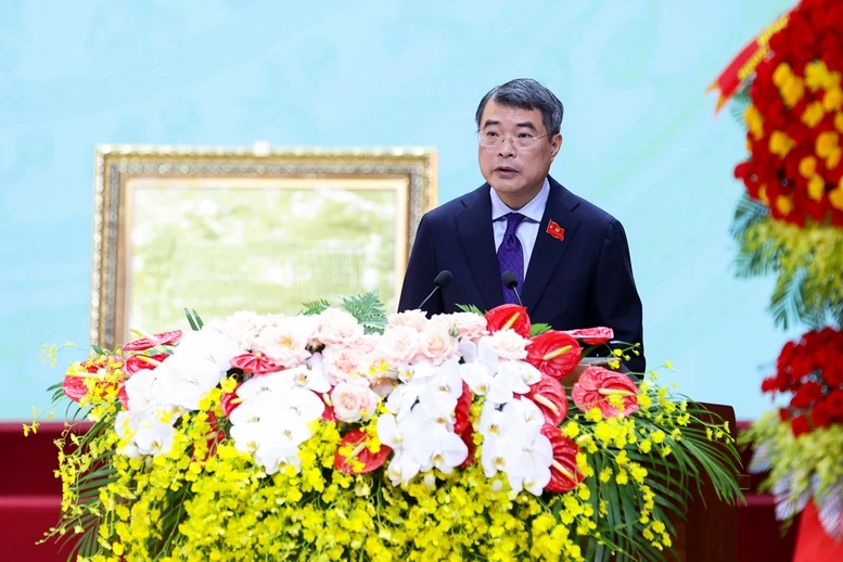 thu-tuong-le-minh-hung-trao-danh-hieu-anh-hung-tang-cong-an-hai-phong-2.jpg