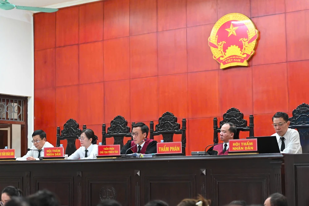noi-loi-sau-cung-bui-dinh-khanh-khang-dinh-ban-an-dung-nguoi-dung-toi-gui-loi-xin-loi-nhieu-nguoi-2.jpg