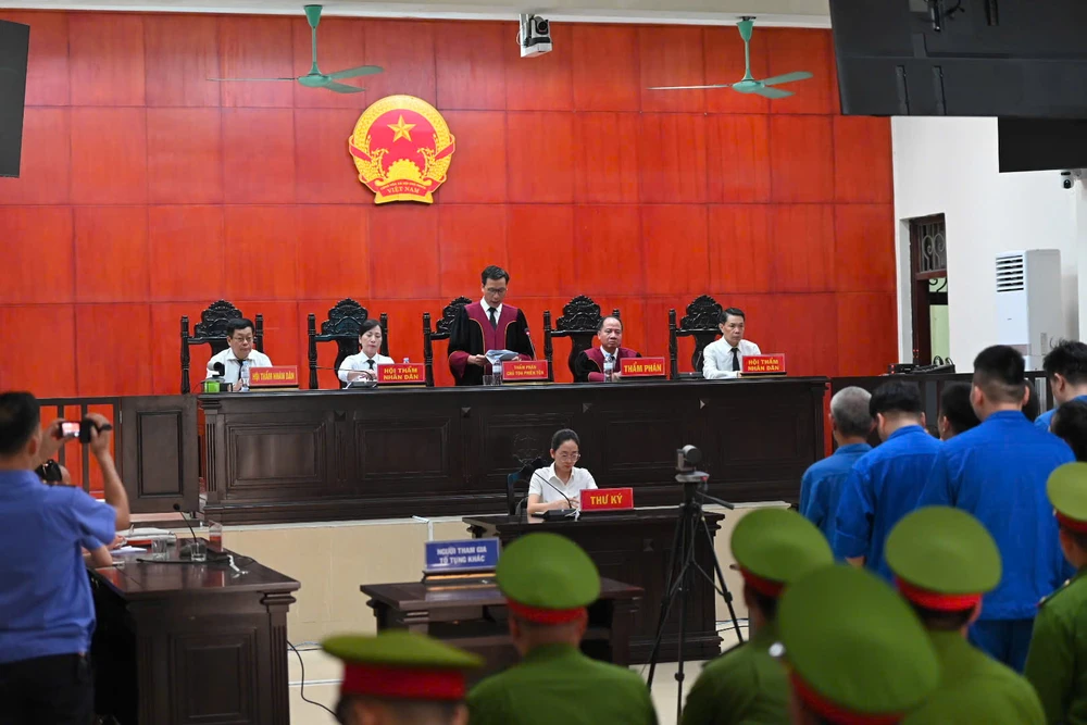 ui-dinh-khanh-va-3-bi-cao-khac-nhan-muc-an-tu-hinh-1.jpg