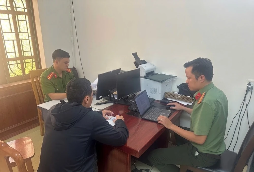 hai-phong-phat-7-5-trieu-doi-voi-mot-truong-hop-dang-tai-hinh-anh-ca-nhan-ghep-mac-quan-phuc-cong-an-nhan-dan-.jpg