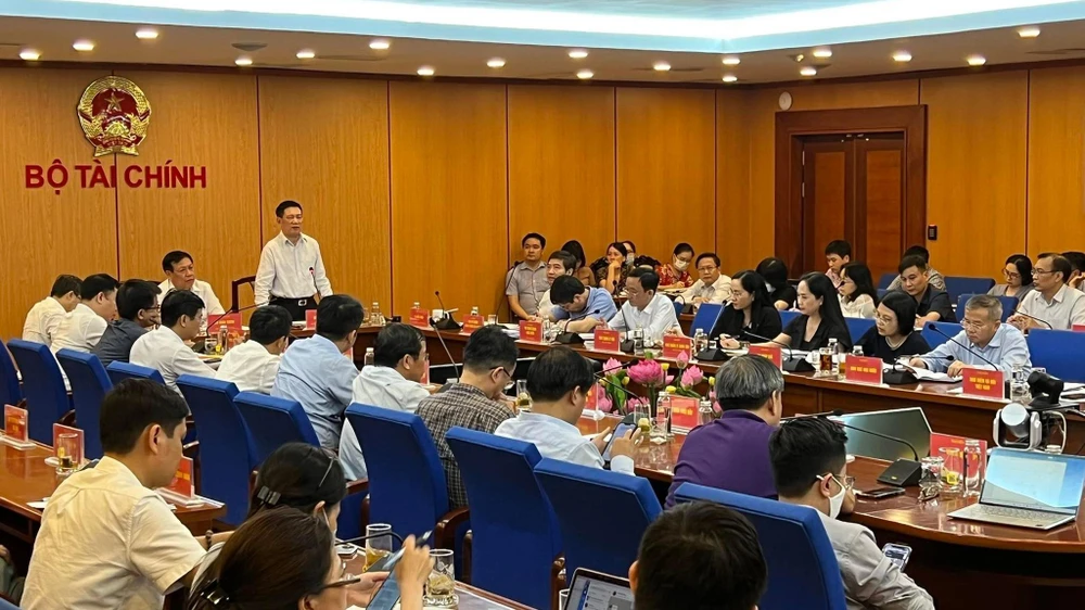 Chiều 6-7-2022, Bộ Tài chính đã có buổi làm việc với Bộ Y tế và các đơn vị thuộc và trực thuộc Bộ Y tế; BHXH Việt Nam. Ảnh: CTV