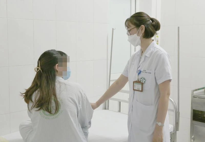 Bác sĩ thăm khám cho bệnh nhân trầm cảm. Ảnh: BV Bác sĩ thăm khám cho bệnh nhân trầm cảm. Ảnh: BV