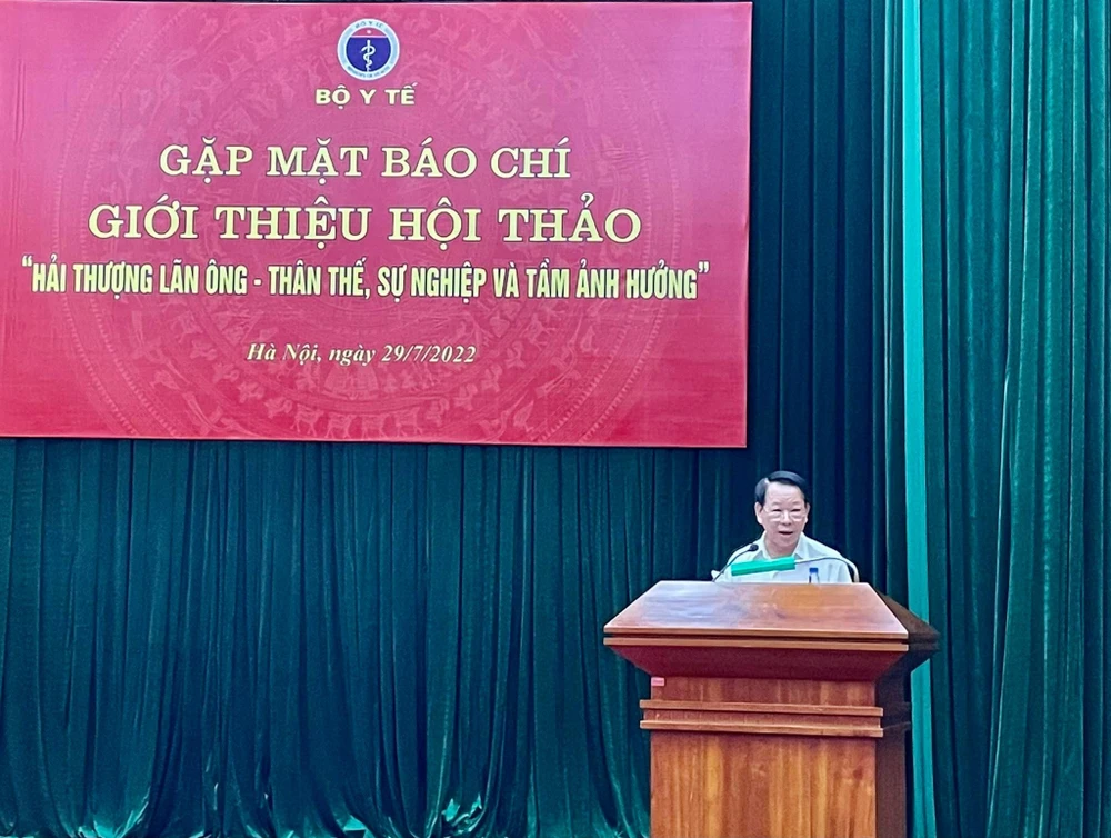 Ông Lê Hữu Khánh (đại diện của dòng họ Lê Hữu ở Hưng Yên, là cháu chín đời của Hải Thượng Lãn Ông Lê Hữu Trác) phát biểu tại cuộc gặp gỡ báo chí sáng 29-7.