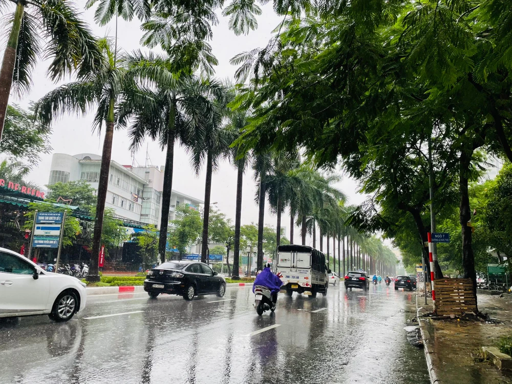 Giao thông trên đường Lê Đức Thọ (Nam Từ Liêm, Hà Nội) di chuyển thuận tiện. Ảnh: NHƯ LOAN