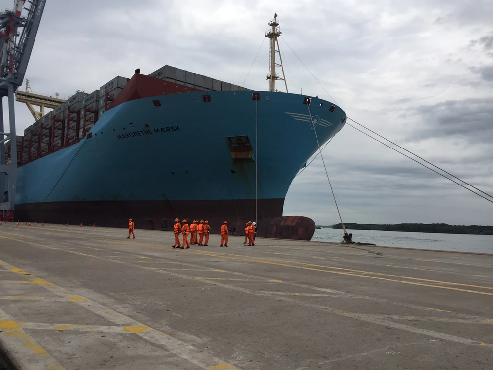Siêu tàu Margrethe Maersk cập cảng Cái Mép
