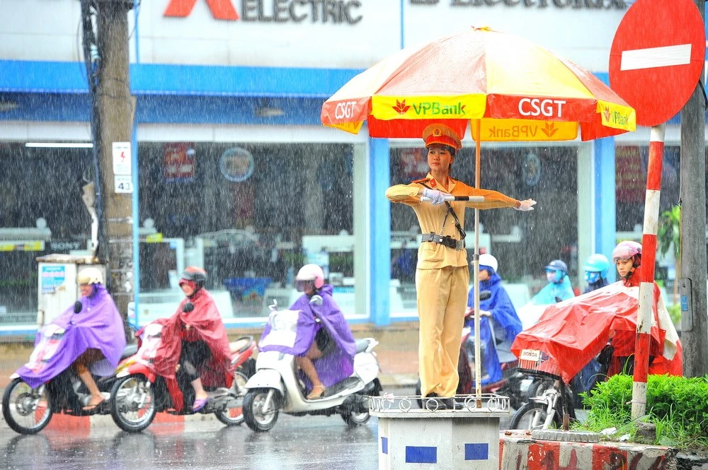 Những 'bóng hồng' cảnh sát giao thông tại Ninh Bình ảnh 1