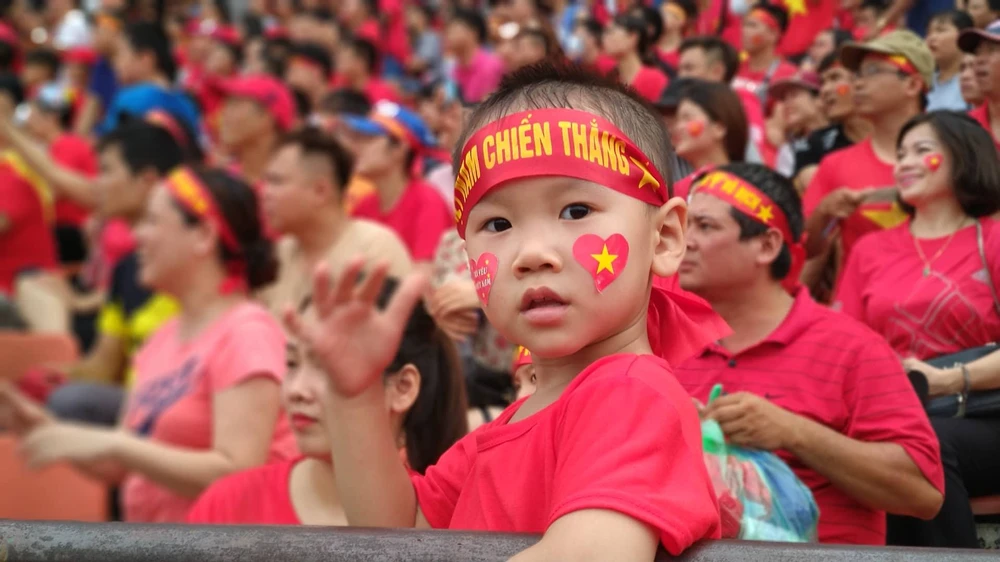 Cổ động viên cả nước vui mừng khi Olympic Việt Nam gỡ hòa ảnh 4