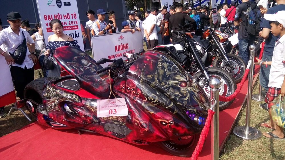 Bóng hồng làm 'nóng' đại hội mô tô lớn nhất Việt Nam ảnh 6
