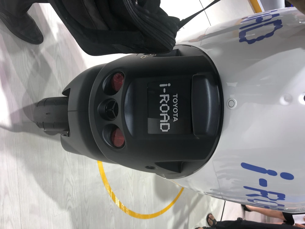 'Độc, lạ' chiếc xe điện 3 bánh I-Road tại triển lãm ô tô 2018 ảnh 5 'Độc, lạ' chiếc xe điện 3 bánh I-Road tại triển lãm ô tô 2018 ảnh 5