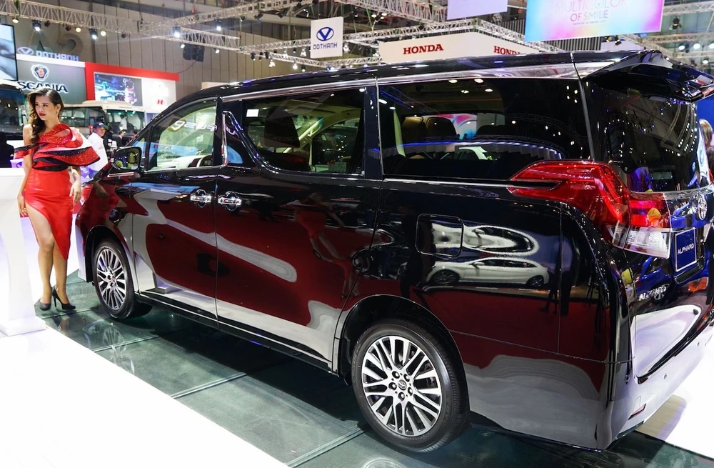 hinh-toyota-alphard-ban-e-khach