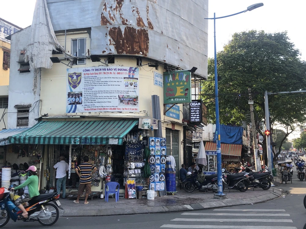 Chùm ảnh: Nhiều chốt bảo vệ dân phố bỏ không, chiếm vỉa hè ảnh 2