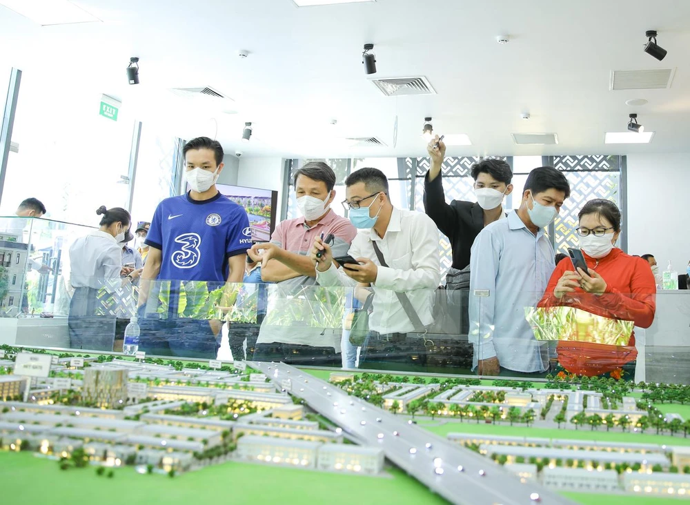 Cơ quan thuế trả lại hàng chục ngàn hồ sơ mua bán bất động sản trong những tháng đầu năm đề nghị khai lại giá do giá bán khai thấp hơn nhiều lần so với giá thị trường. Ảnh: QH Cơ quan thuế trả lại hàng chục ngàn hồ sơ mua bán bất động sản trong những tháng đầu năm đề nghị khai lại giá do giá bán khai thấp hơn nhiều lần so với giá thị trường. Ảnh: QH