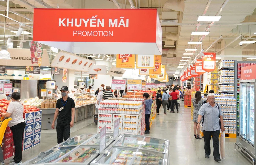 Trong năm 2022, các thương vụ M&amp;A trong lĩnh vực tiêu dùng vẫn dẫn dầu về giá trị, lĩnh vực này thu hút dòng vốn đầu tư tới 1,2 tỉ USD. Ảnh: QH