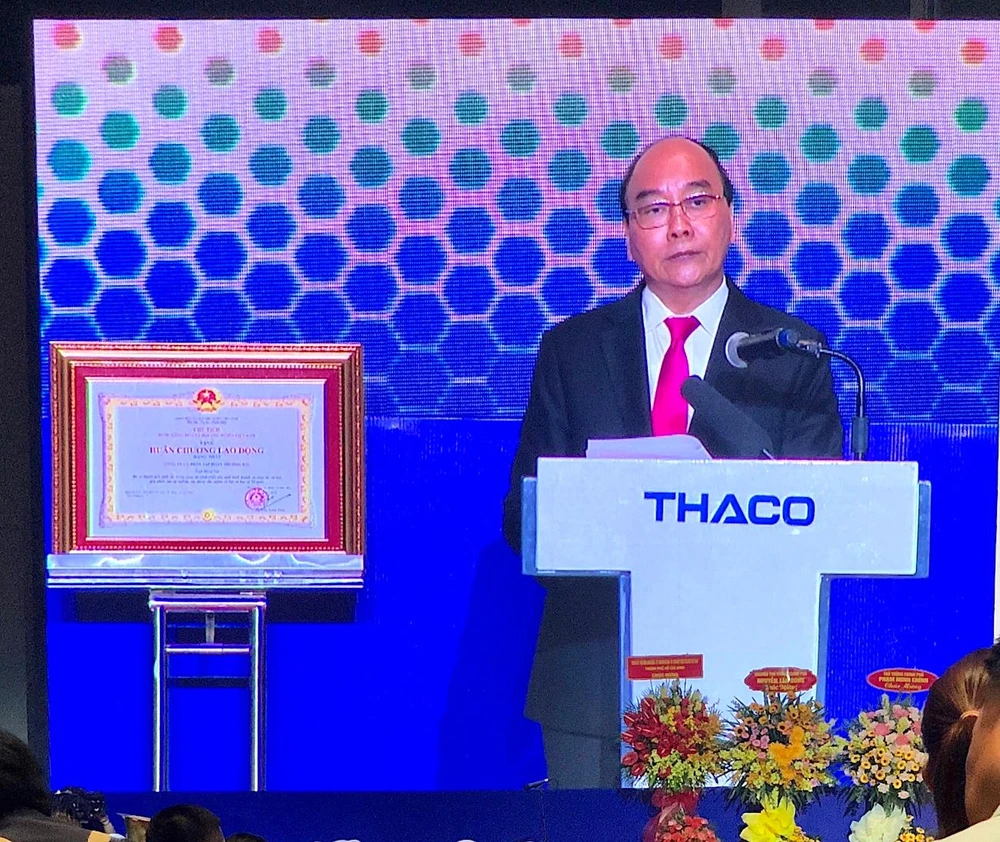 Chủ tịch nước Nguyễn Xuân Phúc đề nghị THACO cần đi đầu và tạo cảm hứng cho các doanh nghiệp Việt Nam khác cùng tham gia phát triển kinh tế xanh, kinh tế tuần hoàn. (Ảnh: QH)