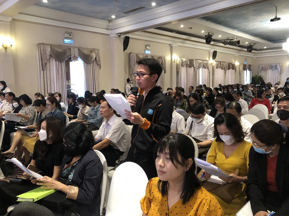 Nhiều thắc mắc của doanh nghiệp được cơ quan thuế giải đáp tại đối thoại. Ảnh: QH