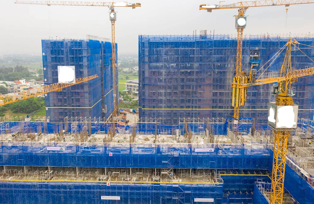 Quy định bảo lãnh ngân hàng với các dự án hình thành trong tương lai vừa làm giảm năng lực cho vay tín dụng của ngân hàng, vừa làm tài sản bảo đảm đóng phí bảo lãnh gần như bị “phong tỏa” nên chủ đầu tư không thể khai thác, sử dụng hiệu quả. (Ảnh: QH)