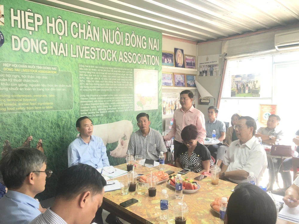 Ông Dương Tất Thắng, Cục trưởng Cục Chăn nuôi cho biết Cục đang soạn dự thảo Nghị định phát triển chăn nuôi bền vững từ nay đến năm 2030 trình chính phủ đề xuất hỗ trợ thiệt hại cơ sở chăn nuôi di dời. Ảnh: QH