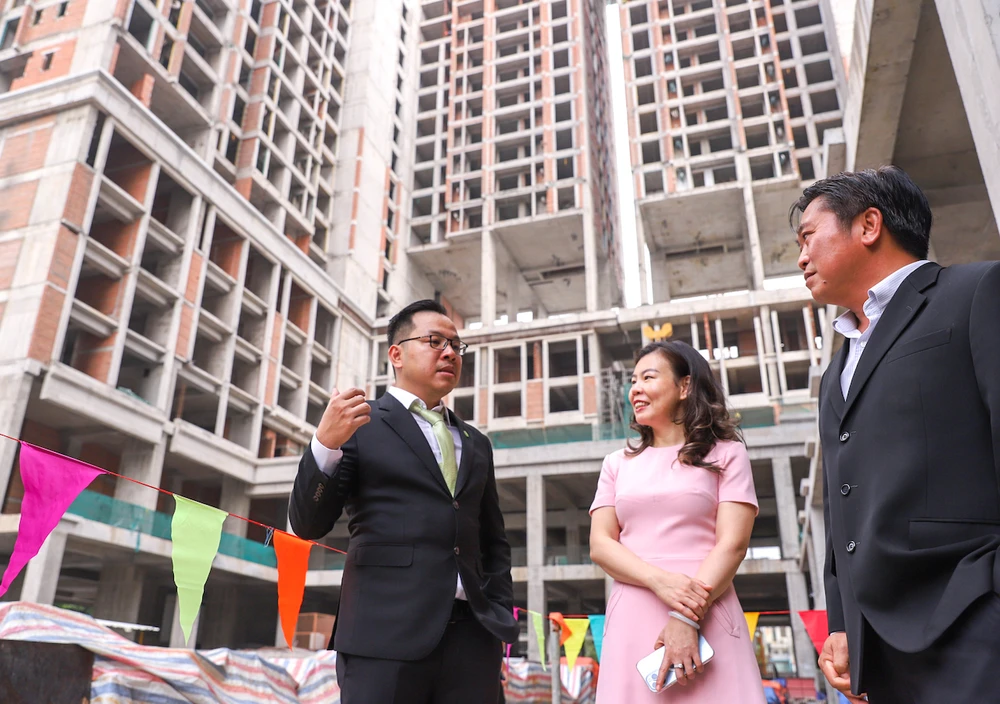 Các dự án bất động sản đang được TP.HCM gỡ vướng khó khăn đã "bắt tay" vào đẩy nhanh tiến độ hoàn thiện dự án.