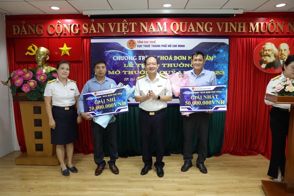 Phần lớn các nhà thuốc tây may mắn trúng giải. Ảnh: QH