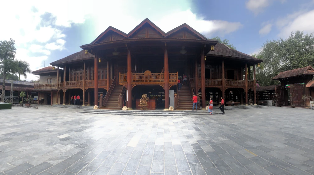 nhà sàn lớn nhất Việt Nam