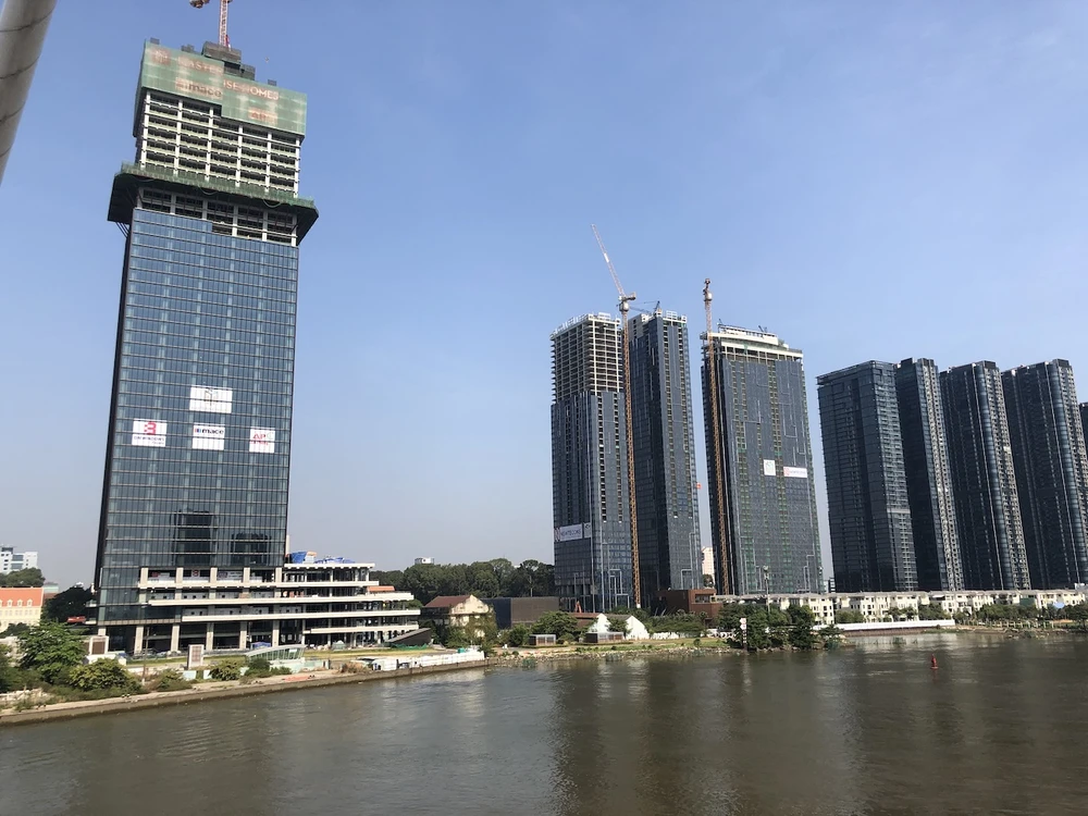 Các chuyên gia góp ý cần phân loại hồ sơ như đối với mua bán nhà đất, cụ thể là căn hộ nếu giá chuyển nhượng theo giá thị trường thì xem xét giải quyết nhanh chóng cho người dân. Ảnh: QH