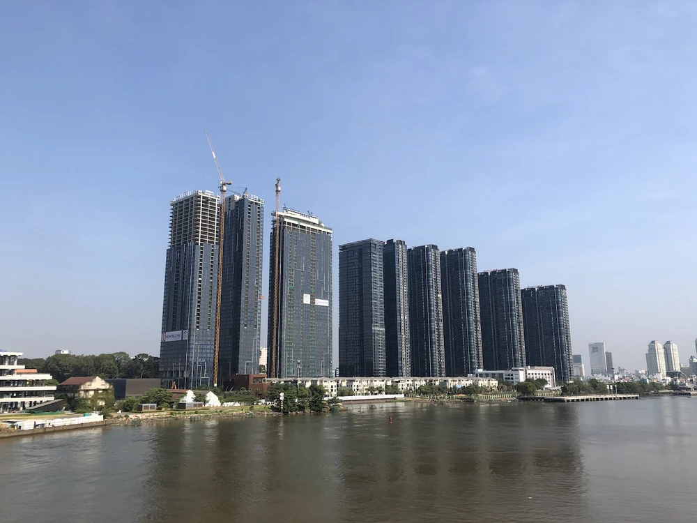 Các Luật có hiệu lực trong ngắn hạn chưa kéo giảm giá nhà đất nhưng về lâu dài sẽ giúp ổn định mặt bằng giá. Ảnh: QH