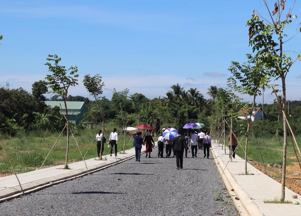 Thị trường đất nền vùng ven đang ăn theo sáp nhập. Ảnh: QH