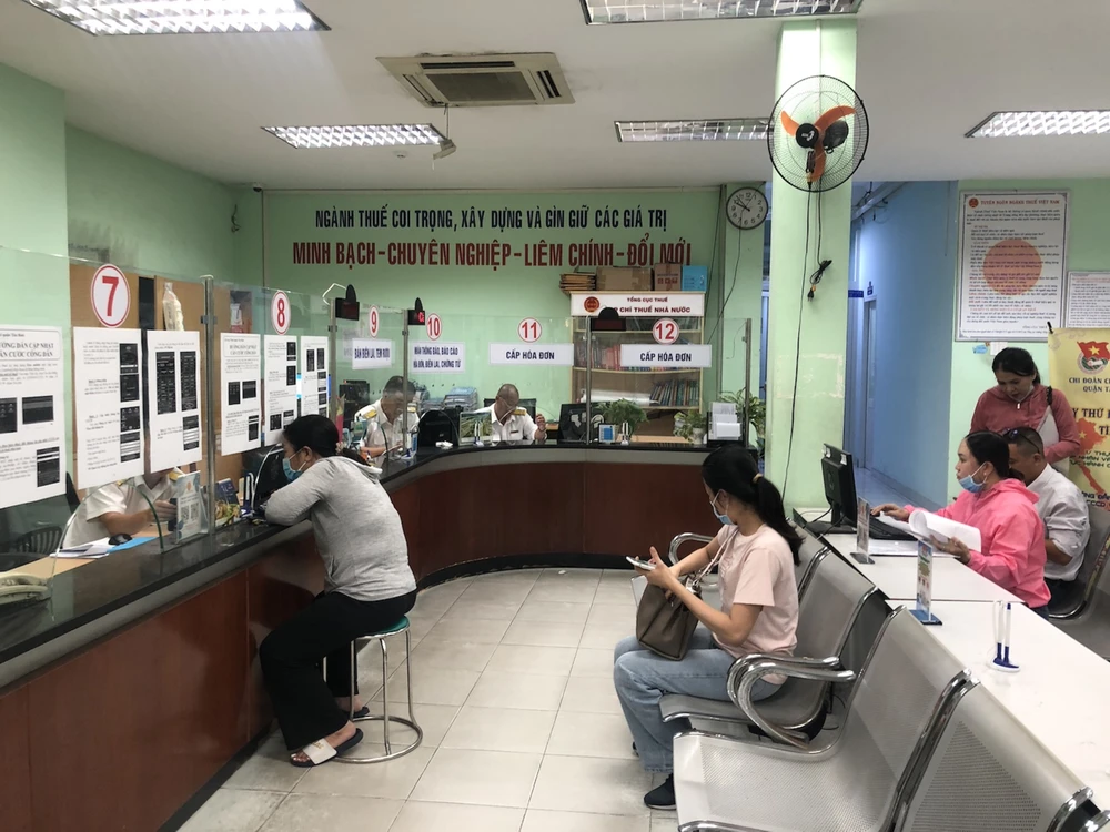 cán bộ nghỉ việc