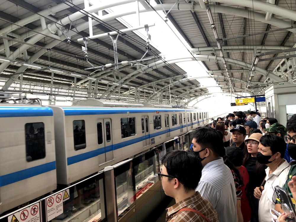 Hạ tầng giao thông phát triển cho phép các chủ đầu tư tiếp cận quỹ đất với chi phí thấp hơn ở vùng ven, đó là tiền đề quan trọng để giảm giá nhà ở. Ảnh: QH