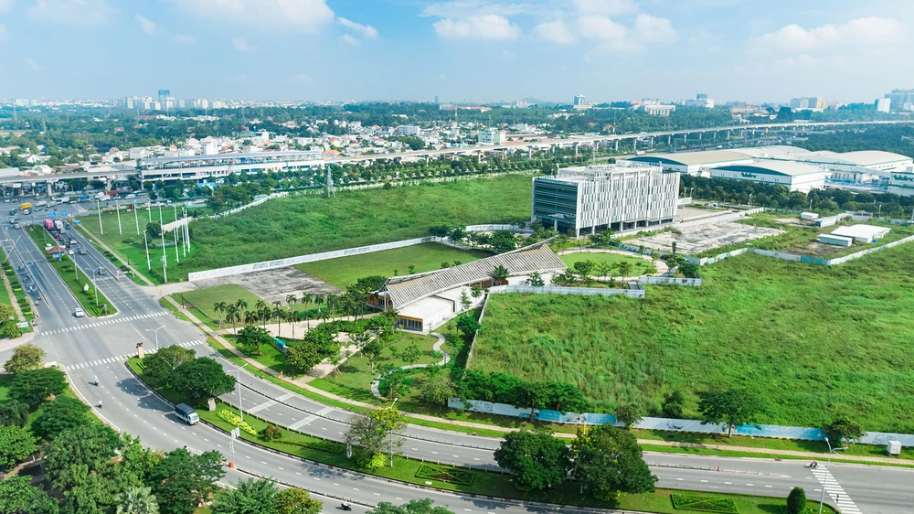 OneHub Saigon-cong-trinh-xanh.jpg