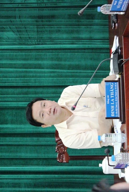 Bí thư Thăng: ‘Nhà mặt phố, bố làm to sao gọi là người nghèo’ ảnh 1