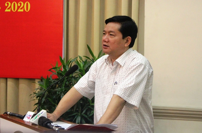 Bí thư Thành ủy TP.HCM Đinh La Thăng phát biểu tại hội nghị. Ảnh: TÁ LÂM