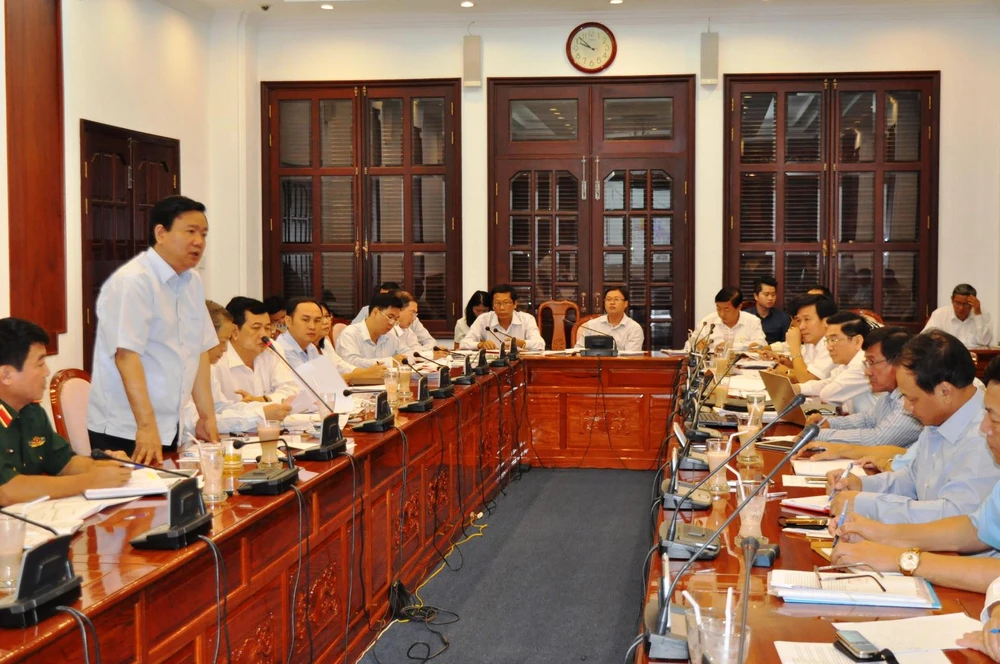 Bí thư Đinh La Thăng phát biểu tại buổi làm việc. Ảnh: HC