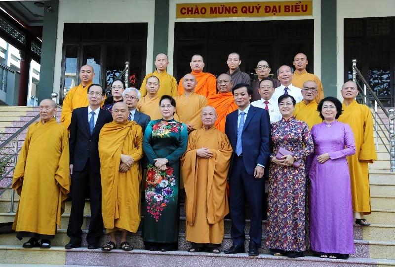Chủ tịch Quốc hội chúc mừng Giáo hội Phật giáo tại TP.HCM ảnh 2